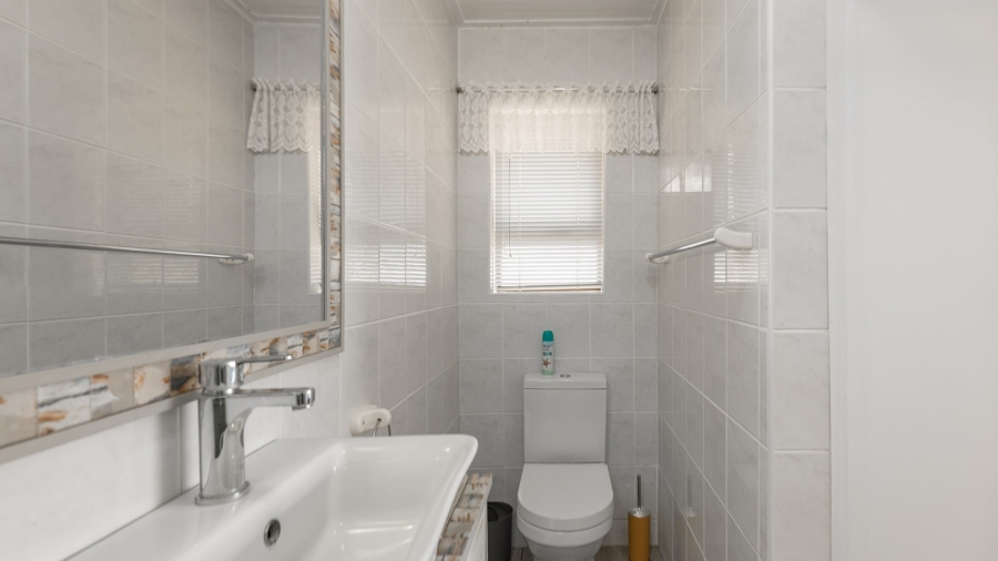 6 Bedroom Property for Sale in Agulhas Western Cape